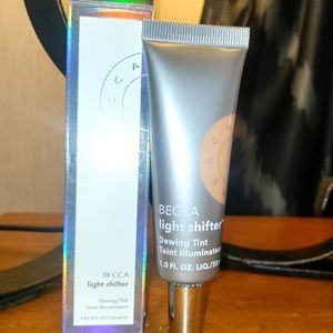Becca Light Shifter Tint Moisturizer